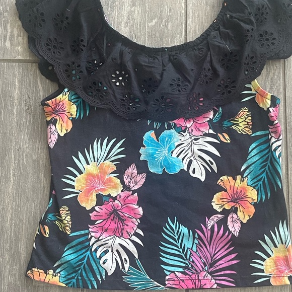 Girls bundle (M) 3 shirts—great condition! Perfect for “Back to School”! - Picture 9 of 10